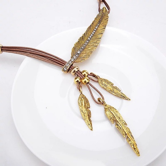 GOLD GLAM LEAF/LEATHER NECKLACE - Picture 3 of 3